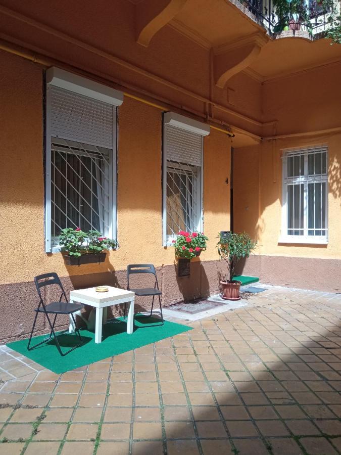 Free Parking Garage! Downtown Apartment Close To New York Cafe بودابست المظهر الخارجي الصورة