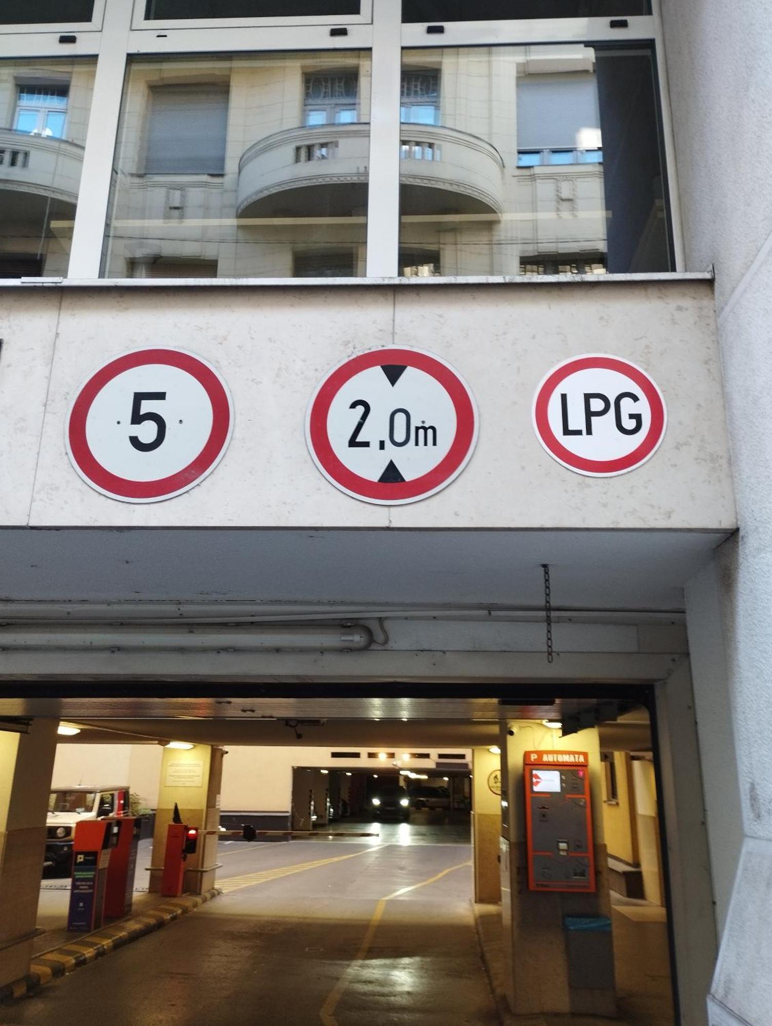 Free Parking Garage! Downtown Apartment Close To New York Cafe بودابست المظهر الخارجي الصورة