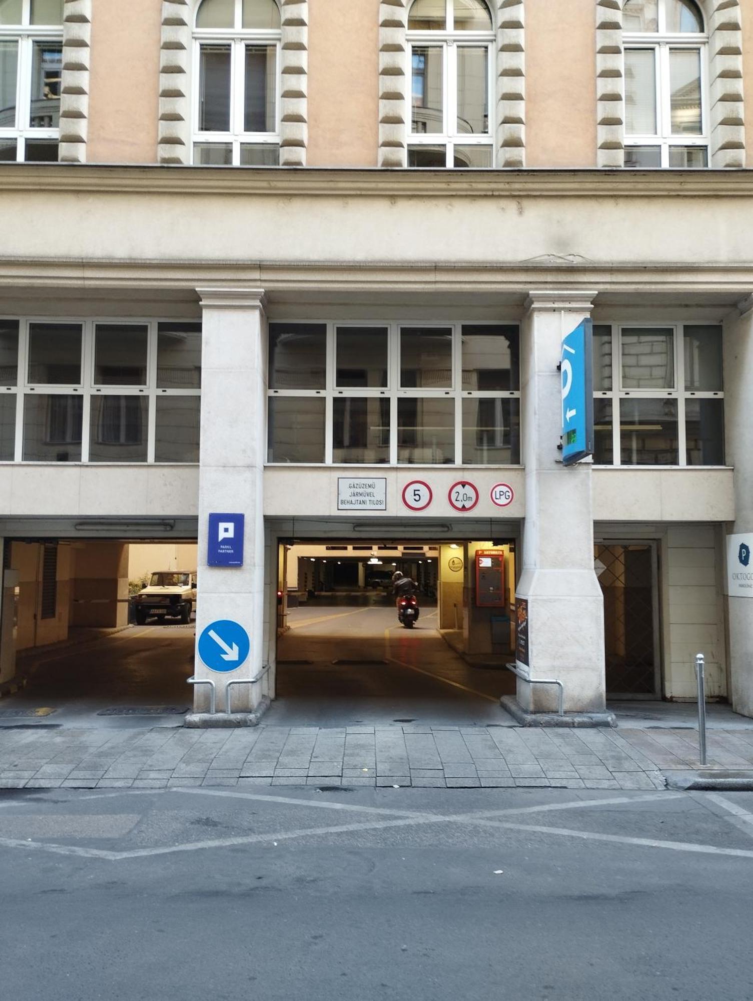 Free Parking Garage! Downtown Apartment Close To New York Cafe بودابست المظهر الخارجي الصورة